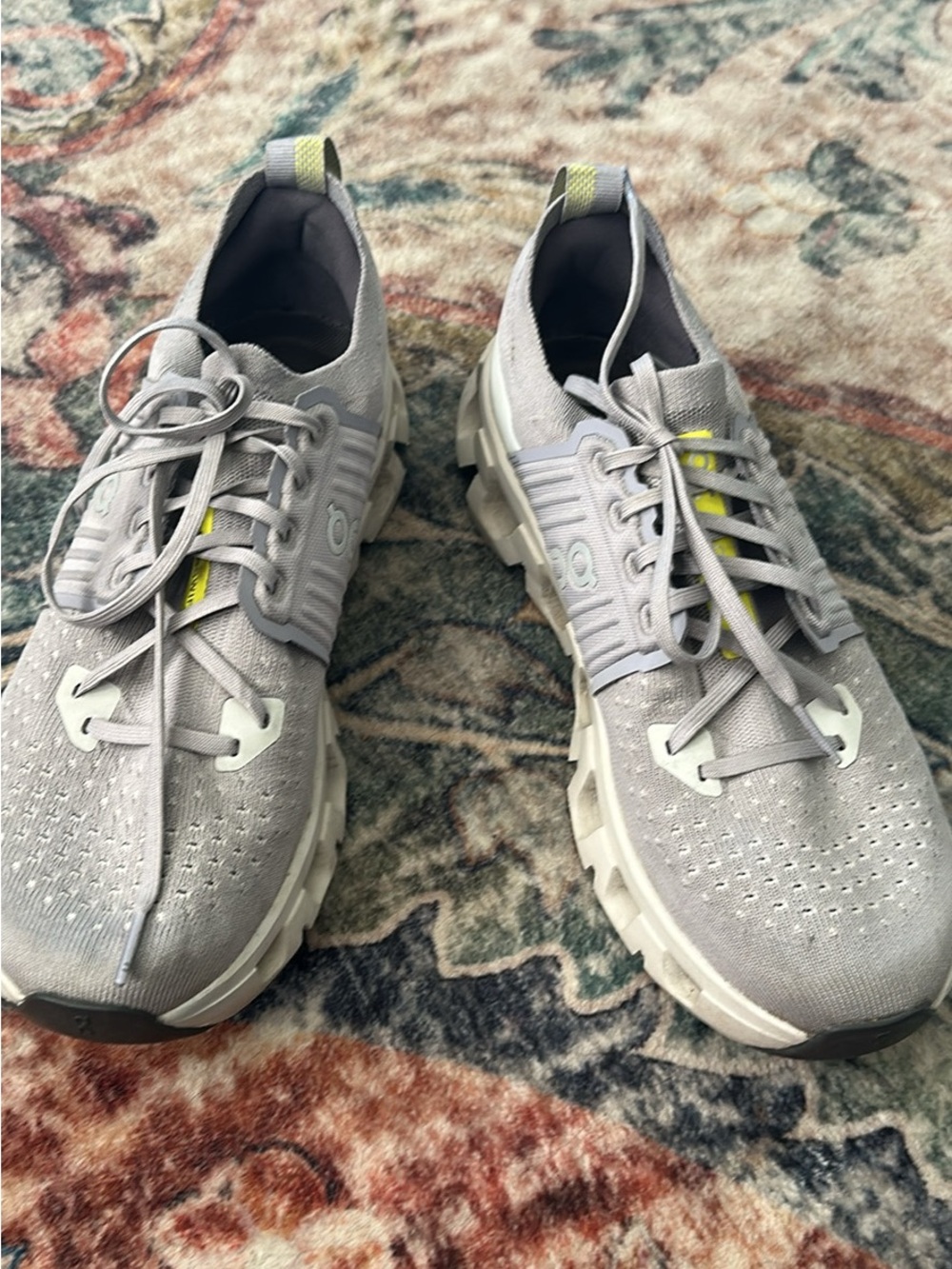 Women’s Lightweight Gray Athletic Sneakers with Subtle Lime Accents